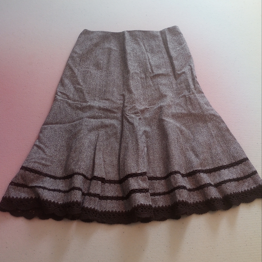 Brown skirt with brown ruffle